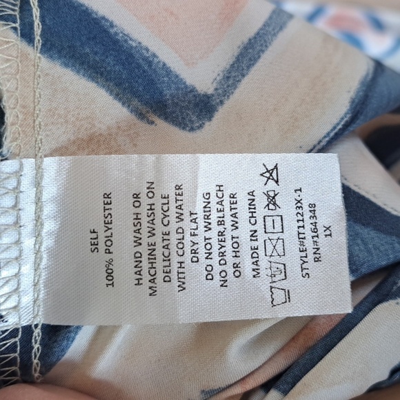 First Love By Lovelyn Abstract Geometric Print Blouse Long Puff Sleeve Satin - Picture 11 of 12